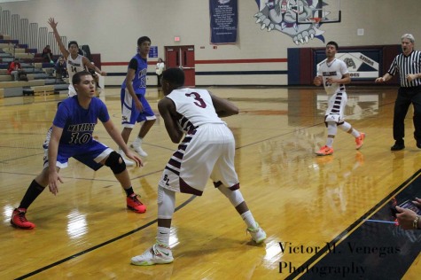  “Dontae Aguirre going one on one with Matador defender”   