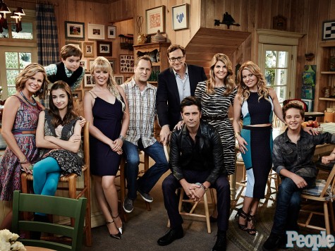 2016 cast photo of Fuller House. Photo courtesy of People.com
